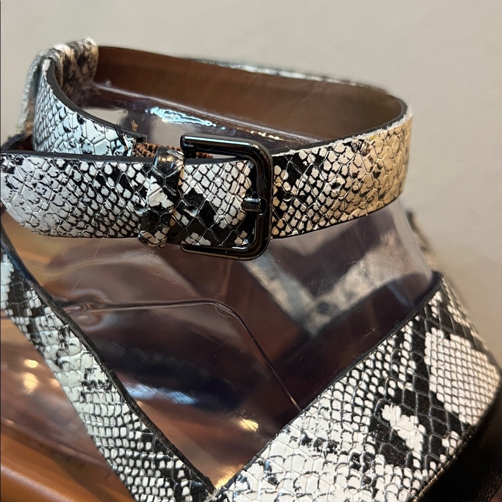 Naturalizer Kelsie White Black Snake Print Sandal - Size 7 - Picture 8 of 11